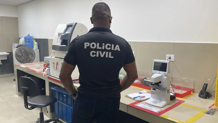 Operação fiscaliza óticas e apreende produtos vencidos em Salvador